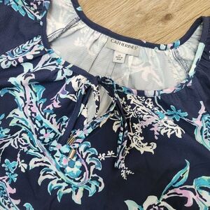 Catherines Paisley Size 0X Top with Crochet Detail On the Sleeves